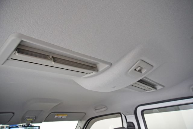 『僅跑3萬❖五人座廂式 手排❖全新圈胎』怠速熄火｜雙安全氣囊｜循跡防滑｜光感應頭燈｜倒車顯影｜行車紀錄器｜小客貨車  第17張相片