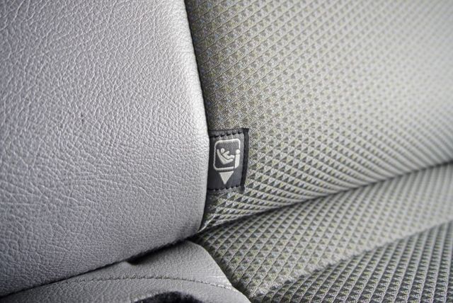 『僅跑3萬❖五人座廂式 手排❖全新圈胎』怠速熄火｜雙安全氣囊｜循跡防滑｜光感應頭燈｜倒車顯影｜行車紀錄器｜小客貨車  第18張相片