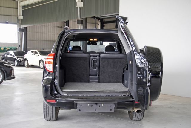 『休旅車 2.4 E版❖駕駛座電動座椅』定速巡航｜雙安全氣囊｜前後雷達｜倒車顯影｜導航｜抬頭顯示器｜胎壓偵測  第5張相片