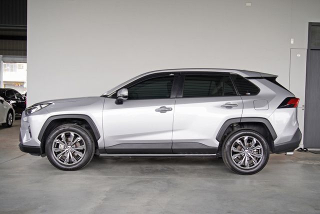 『僅跑2萬8❖電子式後視鏡』盲點｜抬頭顯示｜ACC跟車｜360環景｜IKEY｜電動尾門｜CARPLAY｜車道偏移｜休旅車  第4張相片