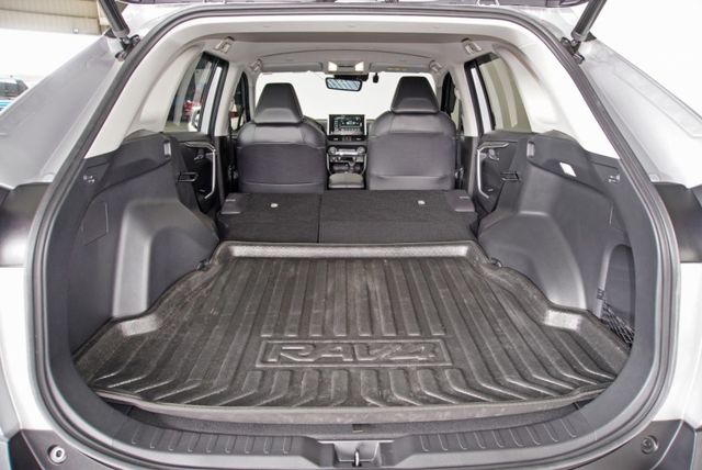 『僅跑2萬8❖電子式後視鏡』盲點｜抬頭顯示｜ACC跟車｜360環景｜IKEY｜電動尾門｜CARPLAY｜車道偏移｜休旅車  第5張相片