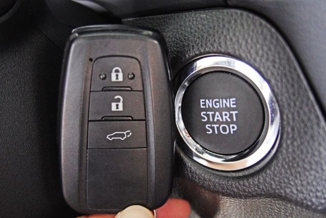 『僅跑2萬8❖電子式後視鏡』盲點｜抬頭顯示｜ACC跟車｜360環景｜IKEY｜電動尾門｜CARPLAY｜車道偏移｜休旅車  第11張相片