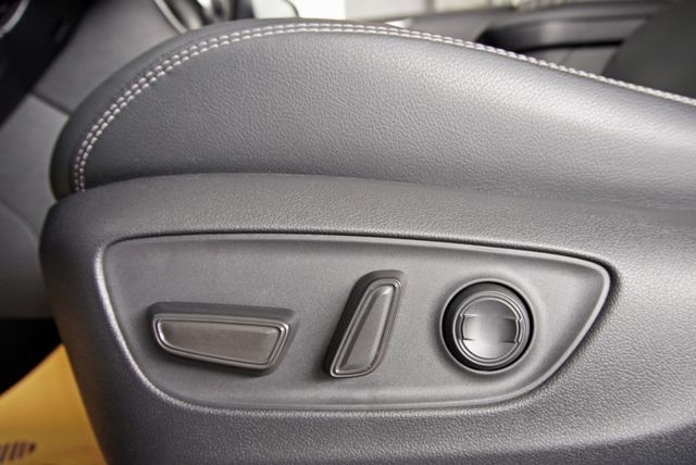 『僅跑2萬8❖電子式後視鏡』盲點｜抬頭顯示｜ACC跟車｜360環景｜IKEY｜電動尾門｜CARPLAY｜車道偏移｜休旅車  第14張相片