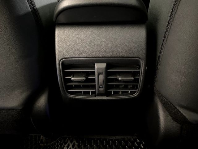 『僅跑6千5❖極新車買到賺到』ACC全速域｜9安｜倒車顯影｜藍牙｜前後雷達｜行車紀錄器｜後座出風口｜CARPLAY｜房車  第13張相片