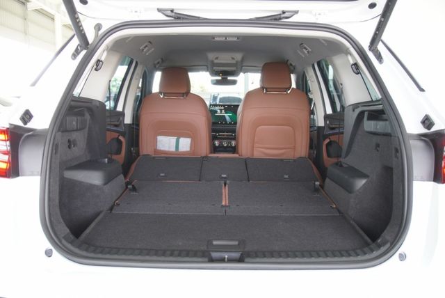 『輕油電7人座❖僅跑9千』ACC跟車｜5安｜車道維持｜LED頭燈｜無線CARPLAY｜電動尾門｜抬頭顯影｜SUV休旅  第4張相片