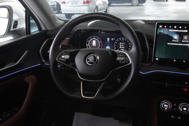 『輕油電7人座❖僅跑9千』ACC跟車｜5安｜車道維持｜LED頭燈｜無線CARPLAY｜電動尾門｜抬頭顯影｜SUV休旅  第5張相片