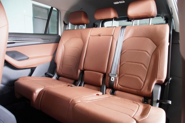 『輕油電7人座❖僅跑9千』ACC跟車｜5安｜車道維持｜LED頭燈｜無線CARPLAY｜電動尾門｜抬頭顯影｜SUV休旅  第19張相片