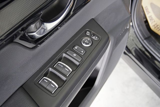 『僅跑1萬6❖智慧型安全防護』ACC定速巡航｜車道維持輔助｜8安｜怠速熄火｜倒車顯影｜CARPLAY｜循跡防滑｜休旅車  第10張相片