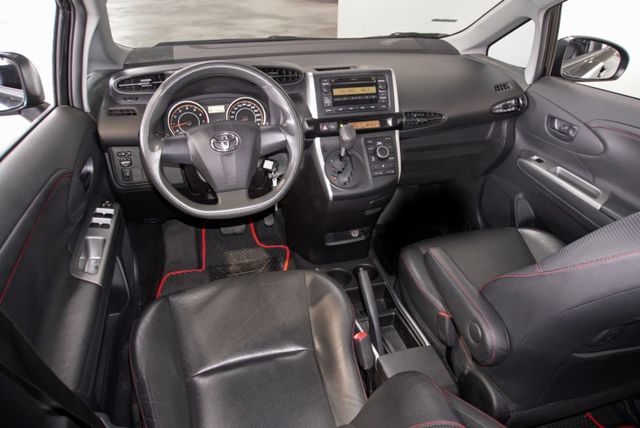 『僅跑5萬8❖標準7人座』電動後視鏡｜雙安全氣囊｜後視鏡倒車顯影｜行車紀錄器｜倒車雷達｜恆溫空調｜休旅車  第5張相片