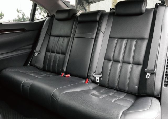 『升級LSS安全防護❖ACC跟車❖頂規油電旗艦』10安｜預警防護｜車道偏移｜盲點｜IKEY｜倒車顯影｜導航｜循跡防滑  第8張相片