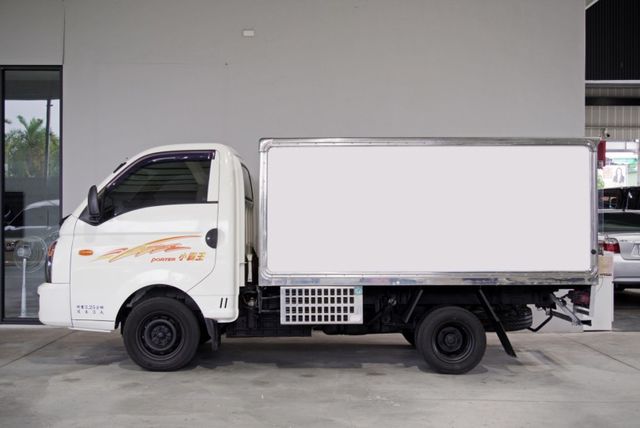 『渦輪柴油引擎❖-25度C 冷凍車廂』6速手排 貨車｜冷暖空調｜霧燈｜後視鏡倒車顯影｜ABS｜車身穩定系統  第5張相片