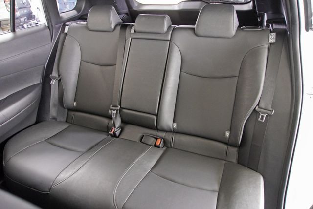 『僅跑3萬❖主動安全防護』全速域ACC定速｜5安｜預警式防護｜倒車顯影｜循跡防滑｜IKEY｜車道偏移警示｜休旅車  第8張相片