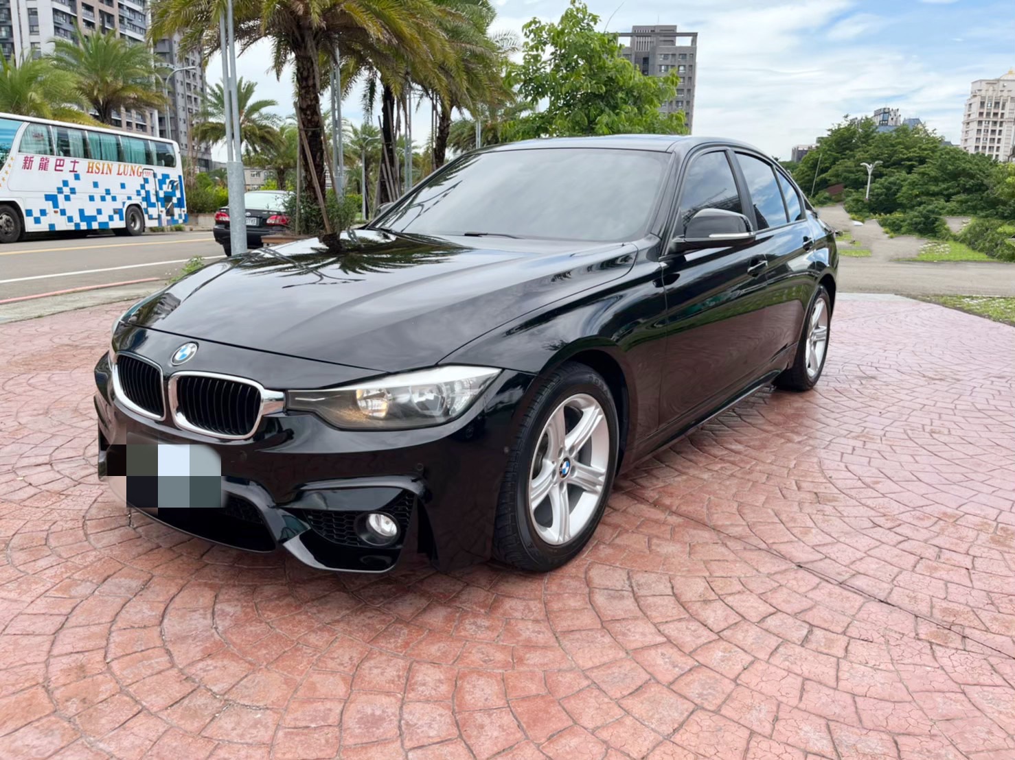 鴻毅汽車(附設保修廠)-第三方認證-專業銷售服務18年~2012年-BMW328-2.0-黑 -改M包.天窗.摸門.抬頭  第1張相片