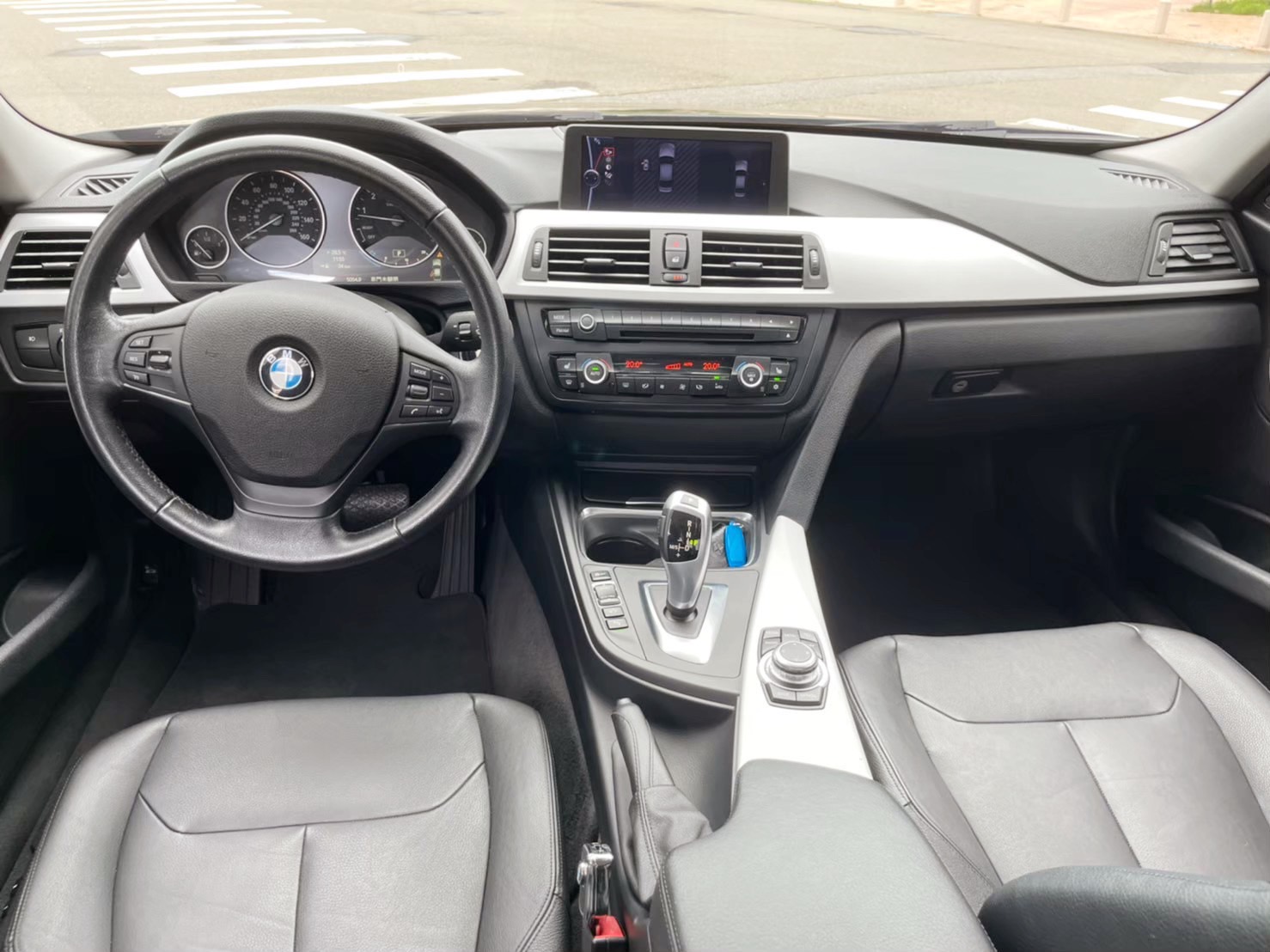 鴻毅汽車(附設保修廠)-第三方認證-專業銷售服務18年~2012年-BMW328-2.0-黑 -改M包.天窗.摸門.抬頭  第2張相片