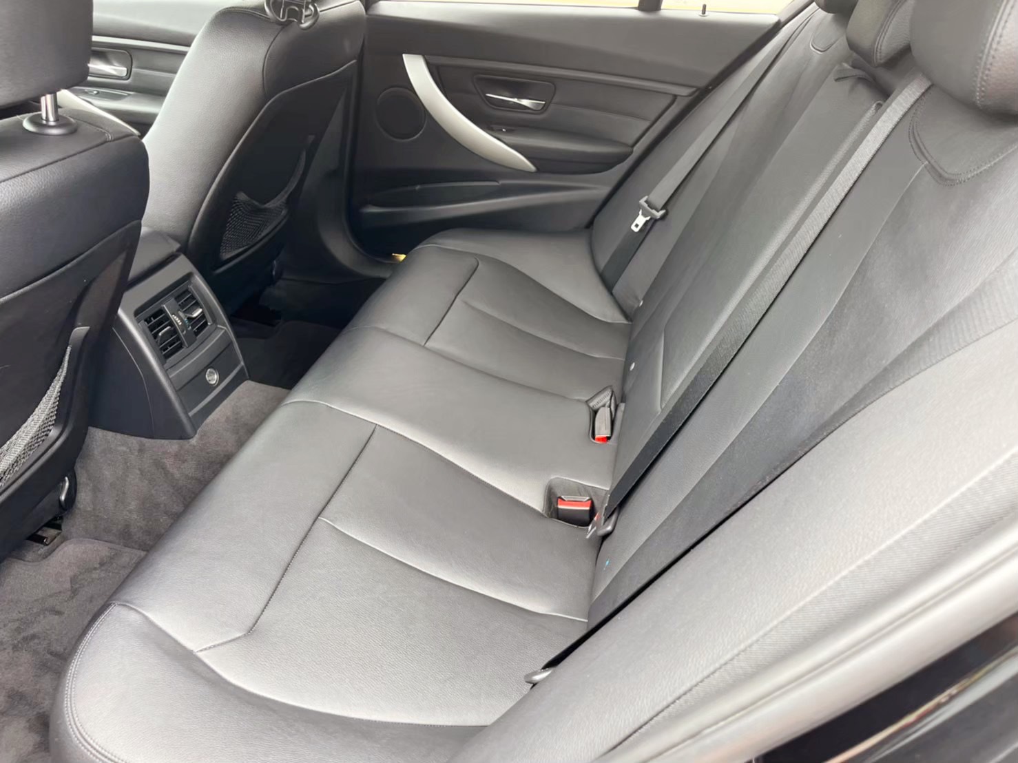 鴻毅汽車(附設保修廠)-第三方認證-專業銷售服務18年~2012年-BMW328-2.0-黑 -改M包.天窗.摸門.抬頭  第5張相片