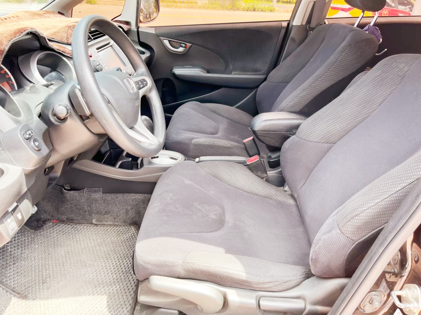 第三方認證-2012年-FIT Vti-S頂級-1.5-鴻毅汽車(附設)保修廠-誠信買賣汽車銷售服務18年-值得你信賴  第2張相片