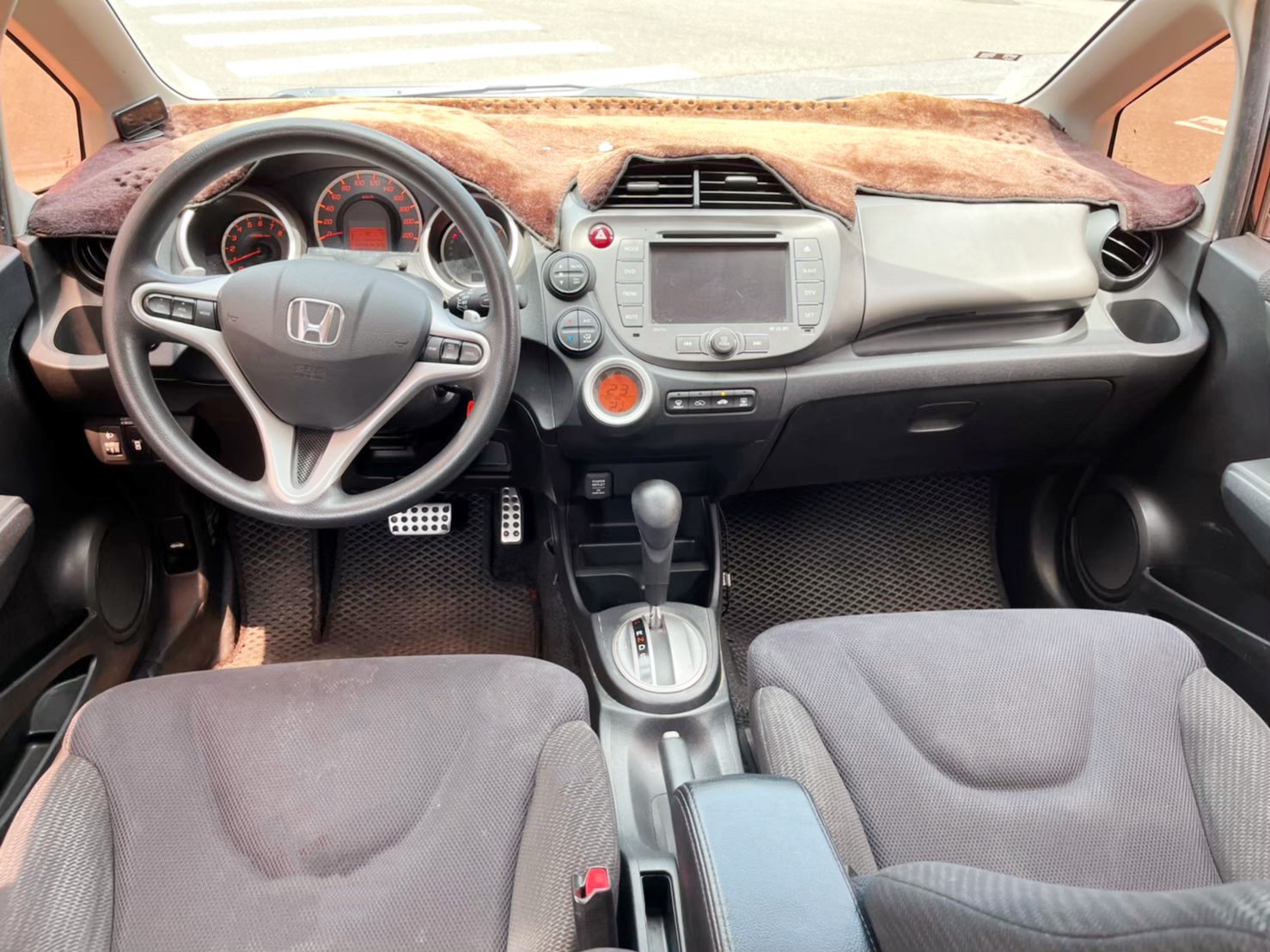 第三方認證-2012年-FIT Vti-S頂級-1.5-鴻毅汽車(附設)保修廠-誠信買賣汽車銷售服務18年-值得你信賴  第3張相片