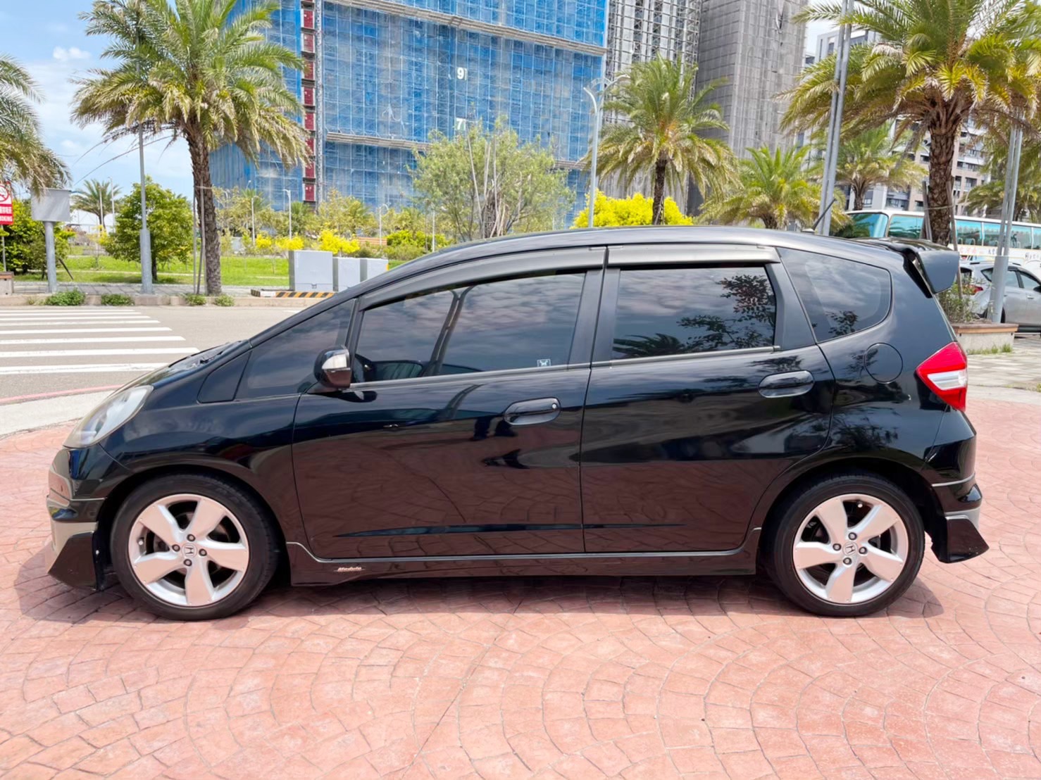 第三方認證-2012年-FIT Vti-S頂級-1.5-鴻毅汽車(附設)保修廠-誠信買賣汽車銷售服務18年-值得你信賴  第5張相片