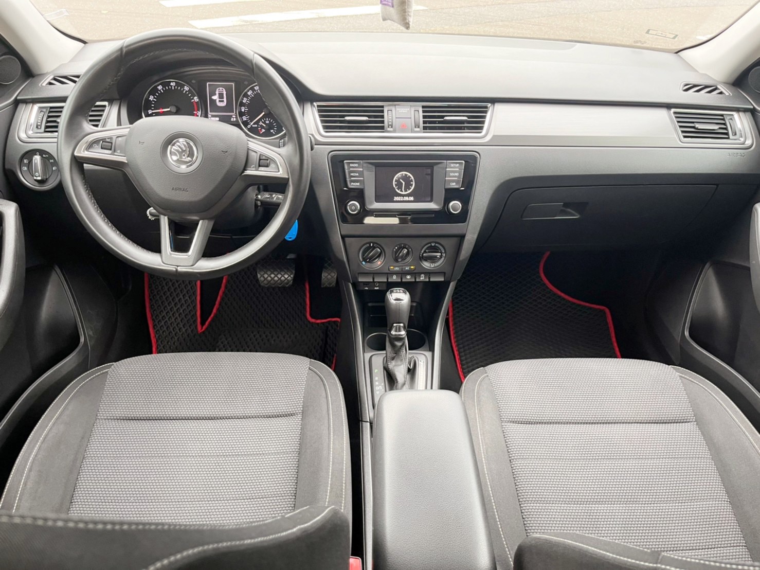 2015年-SKODA -RAPID -1.4TSI -白-掀背車也是房車的 RAPID   第2張相片