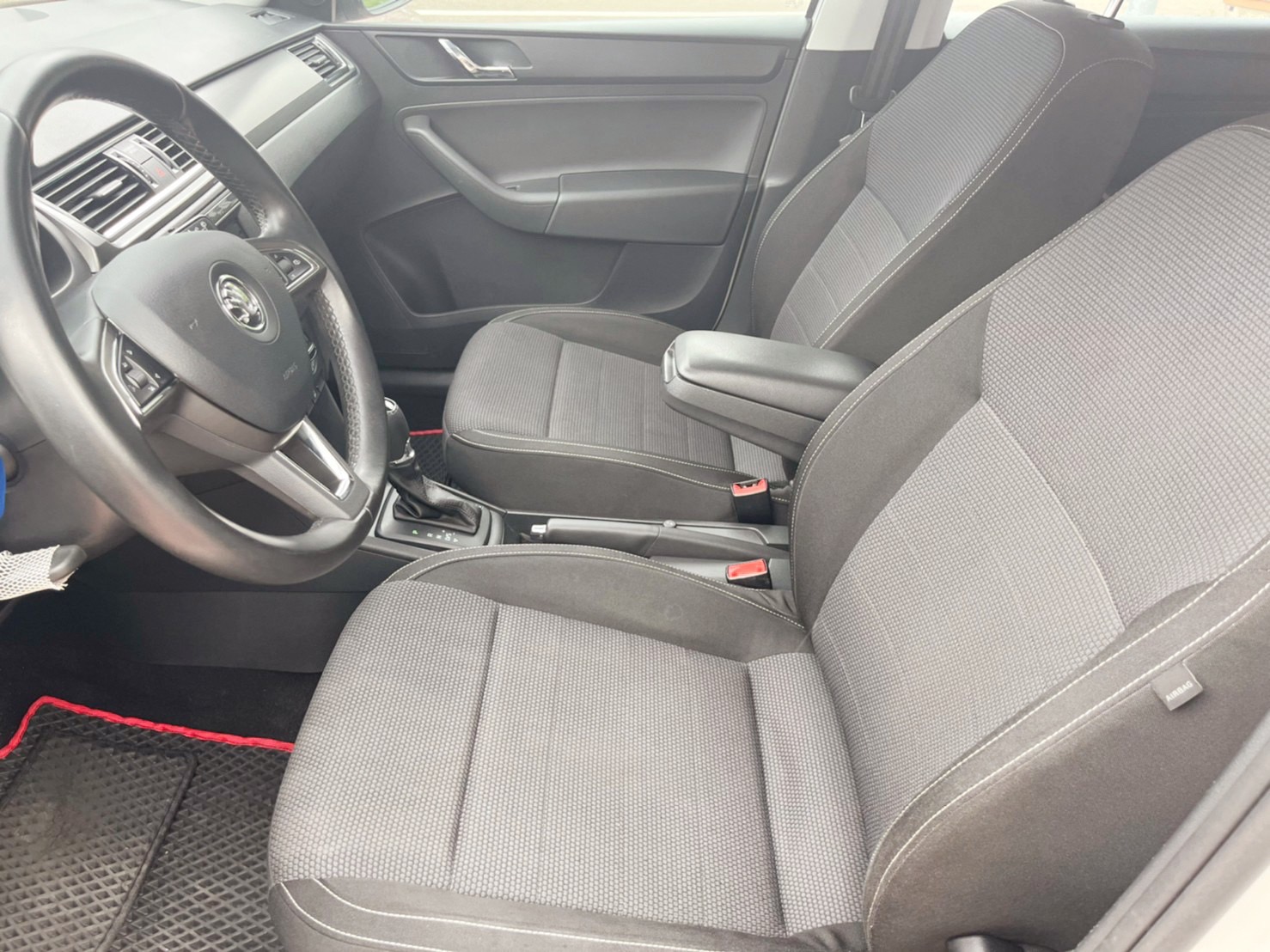 2015年-SKODA -RAPID -1.4TSI -白-掀背車也是房車的 RAPID   第4張相片