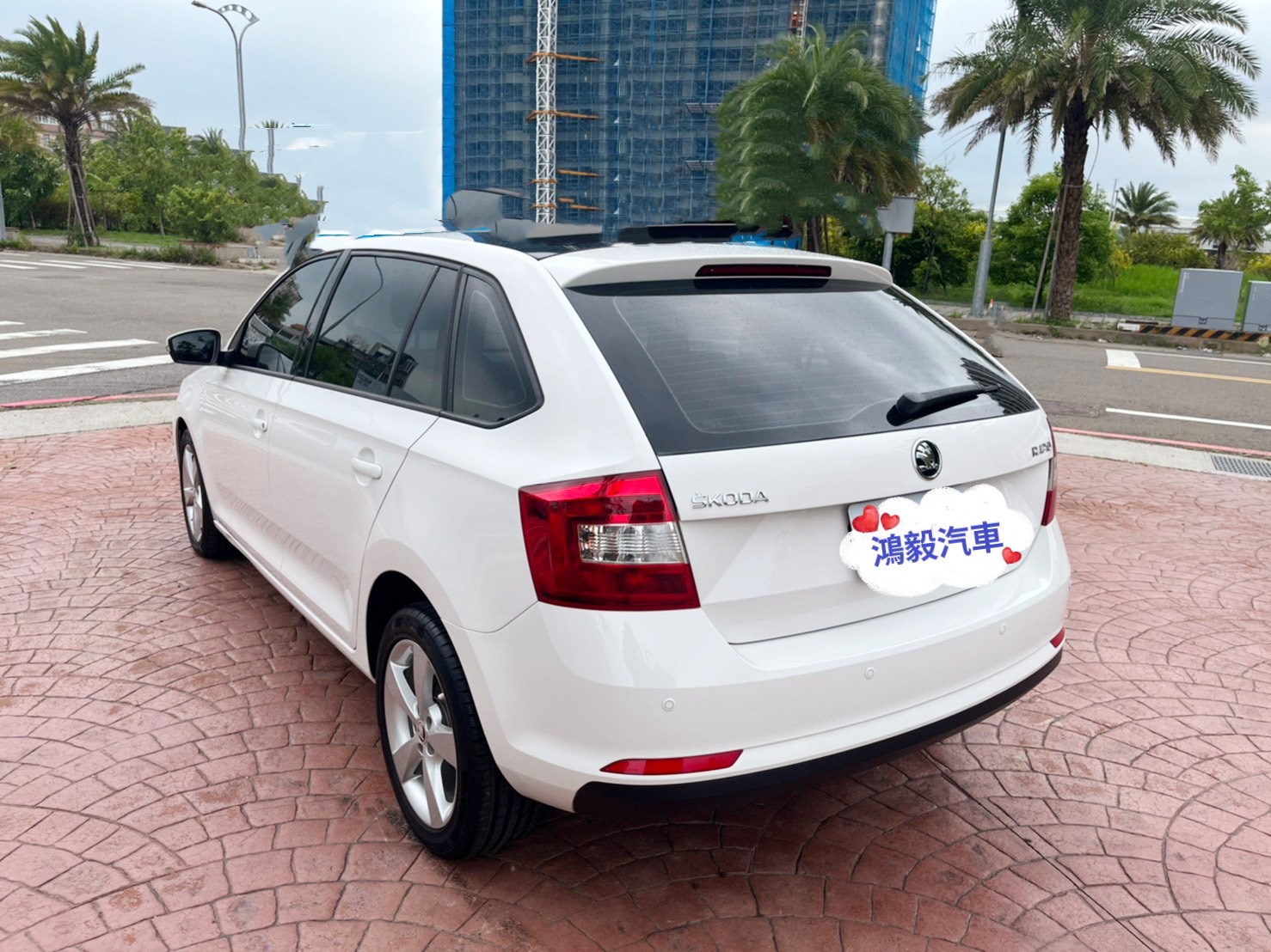 2015年-SKODA -RAPID -1.4TSI -白-掀背車也是房車的 RAPID   第7張相片