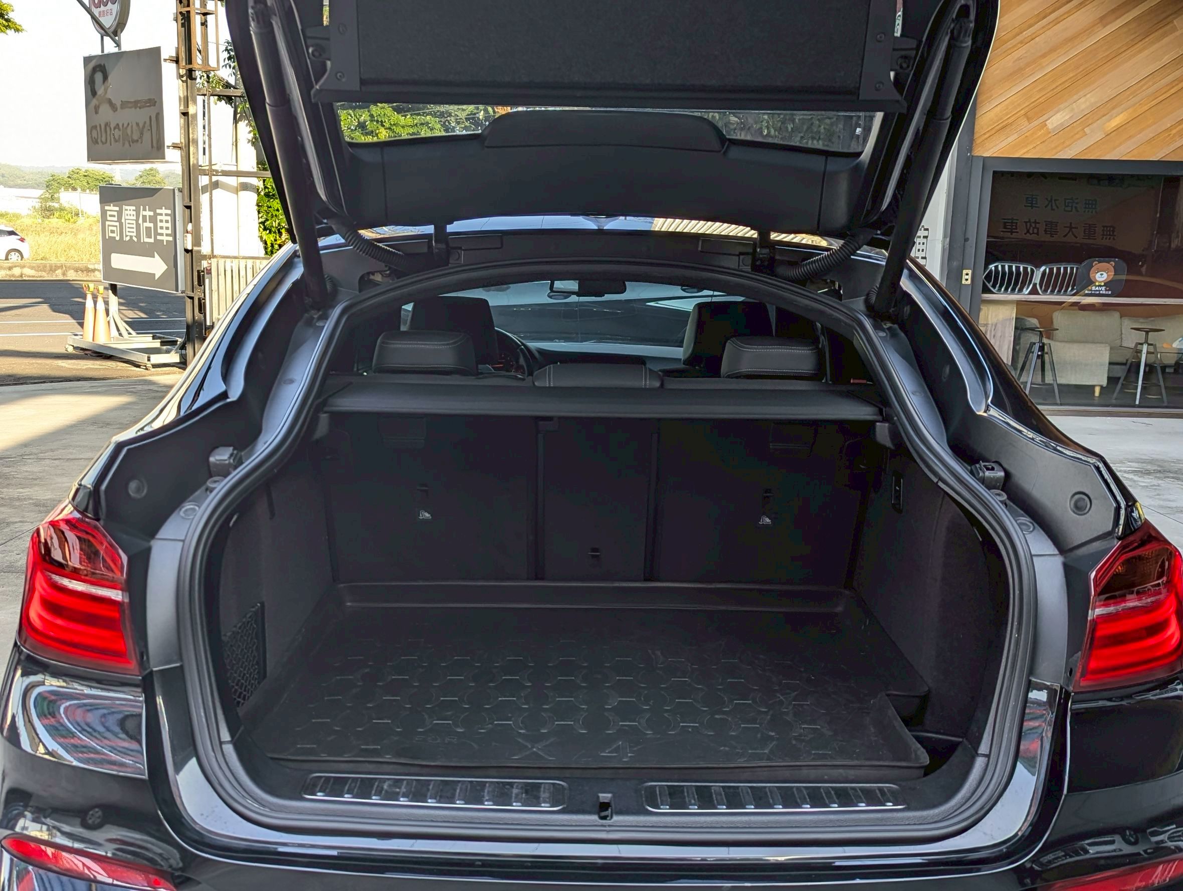 實車實價 X4 20I M 原鈑件 認證車 上極汽車  第2張相片