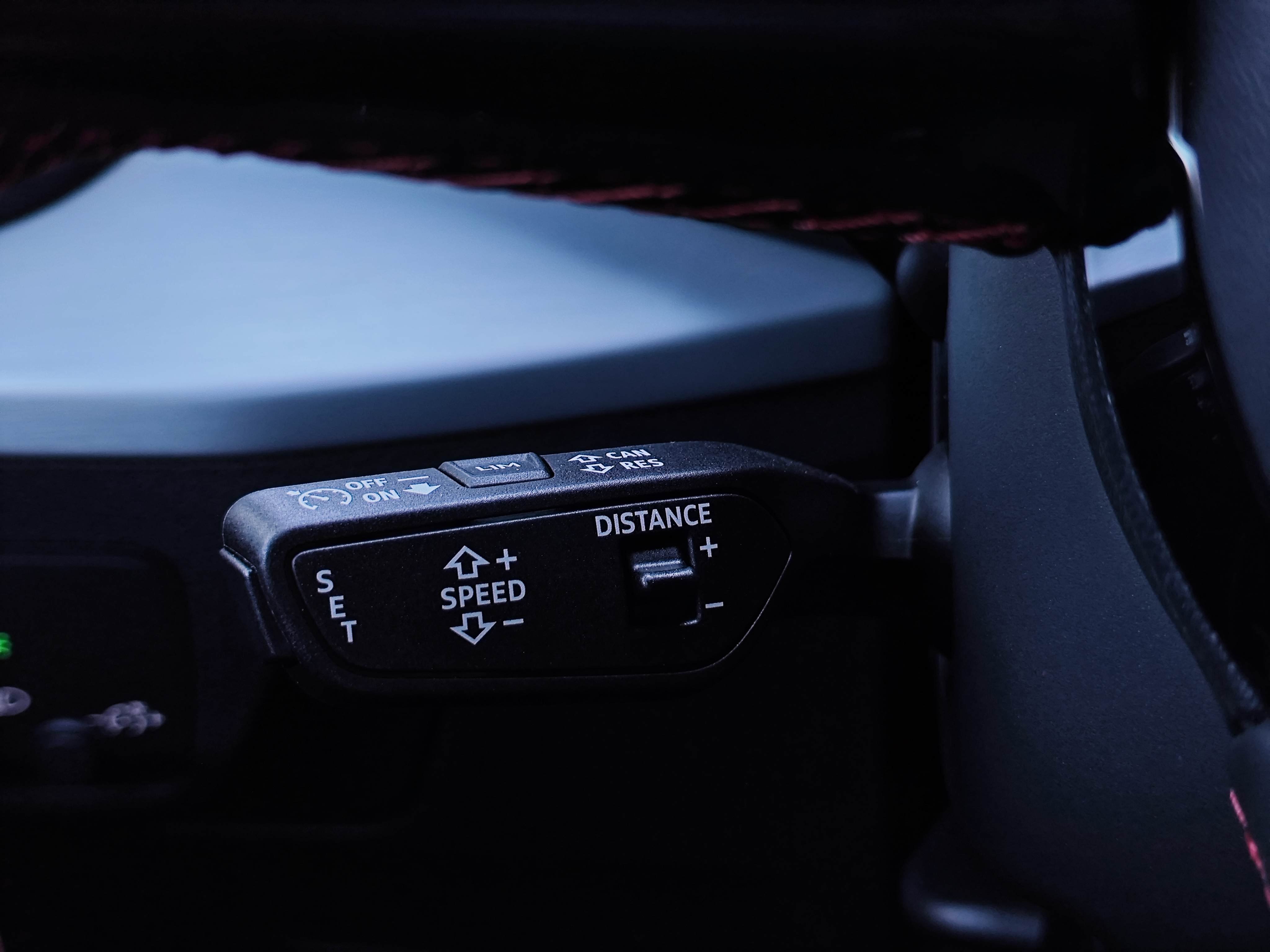 實車實價 Q2 35 TFSI S-Line 運動版 原鈑件 上極汽車  第7張相片