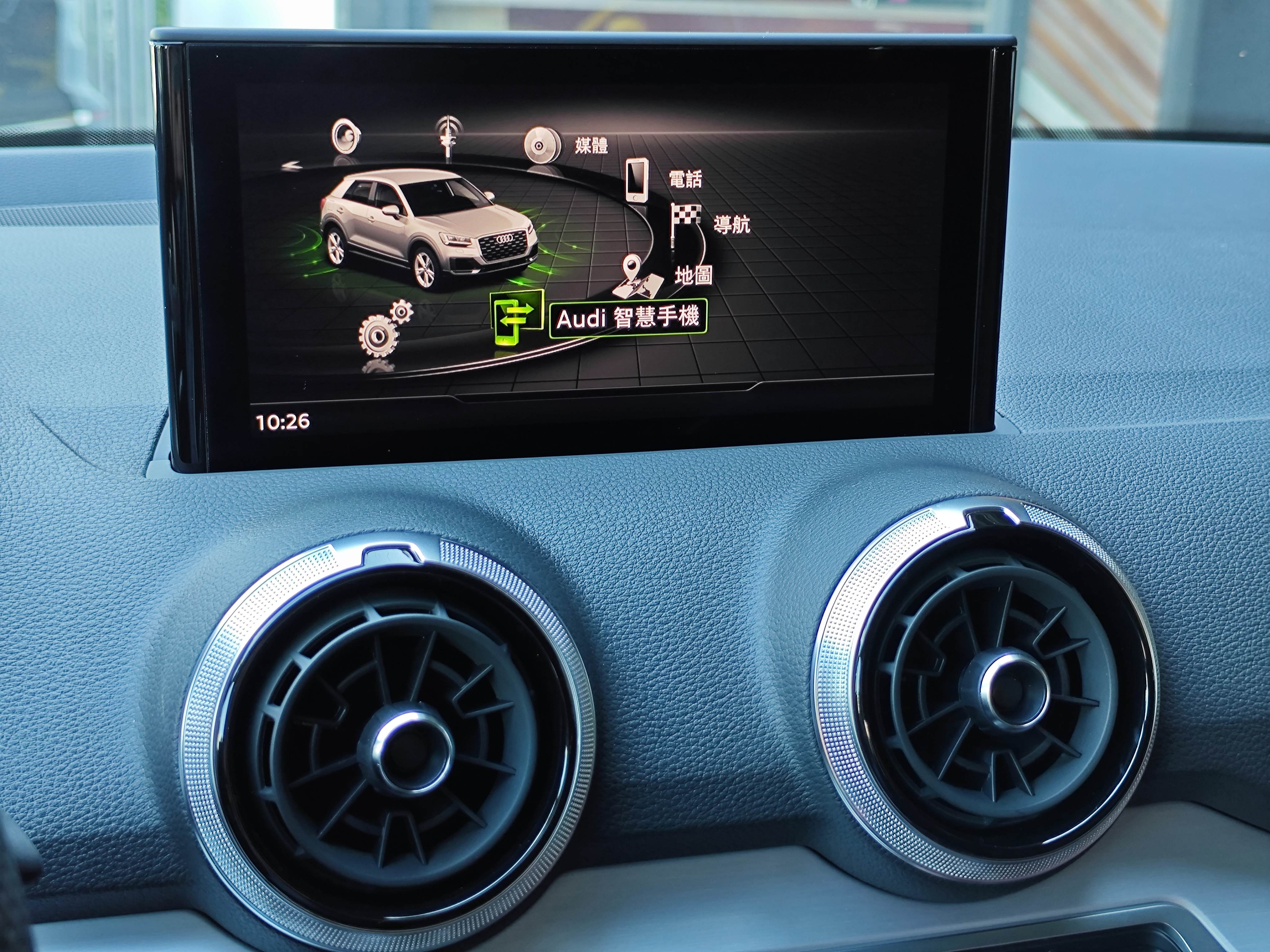 實車實價 Q2 35 TFSI S-Line 運動版 原鈑件 上極汽車  第9張相片