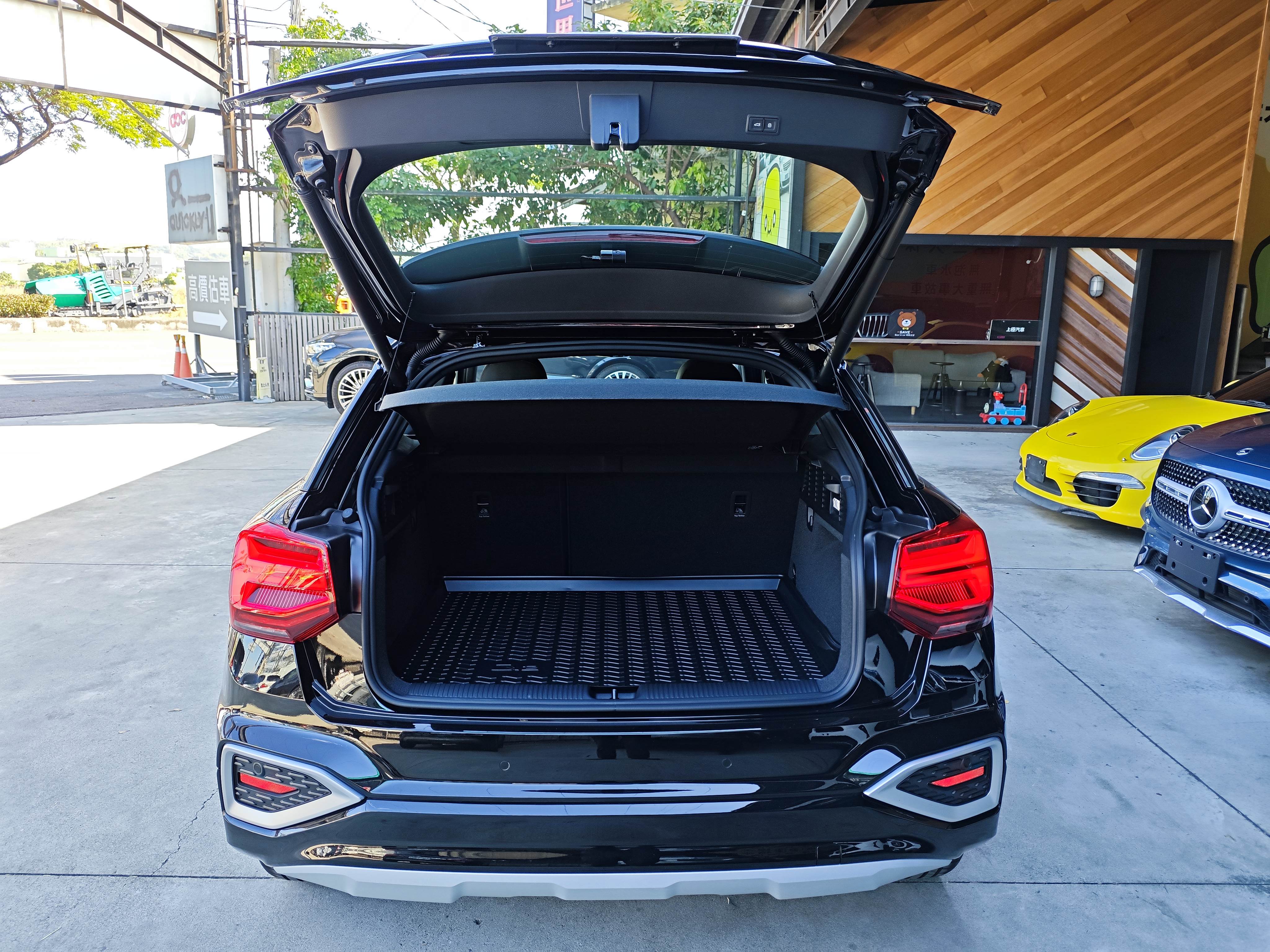 實車實價 Q2 35 TFSI S-Line 運動版 原鈑件 上極汽車  第11張相片