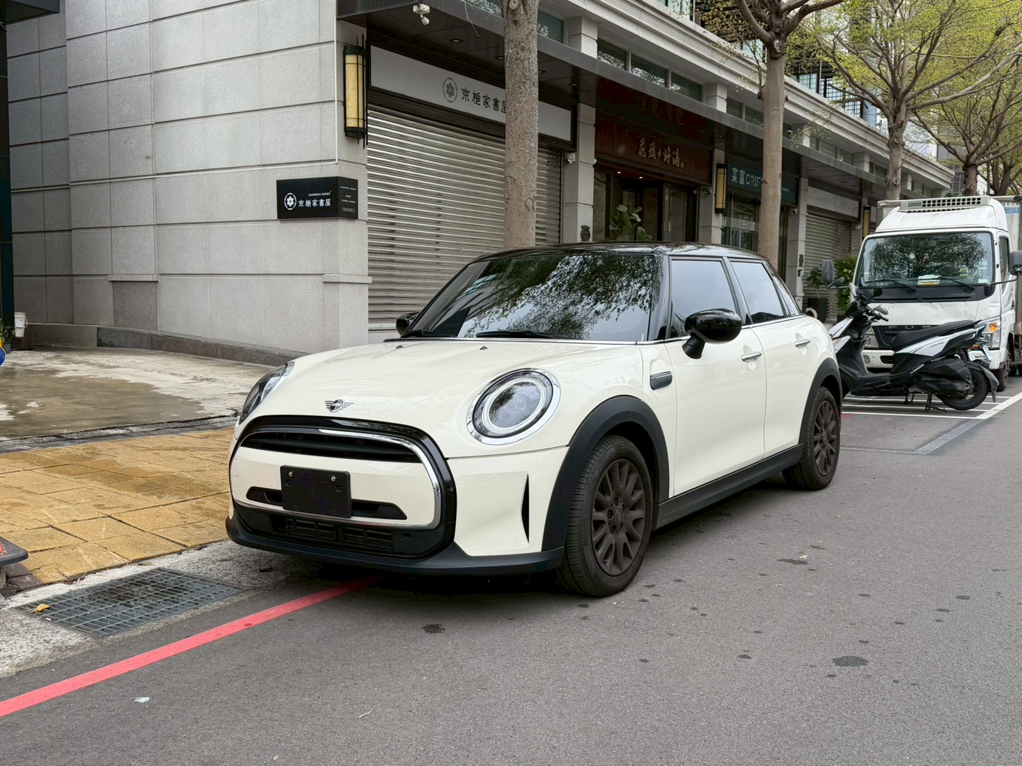 實車實價 F55 Mini Hatch 5D Cooper 保固 上極汽車  第1張相片