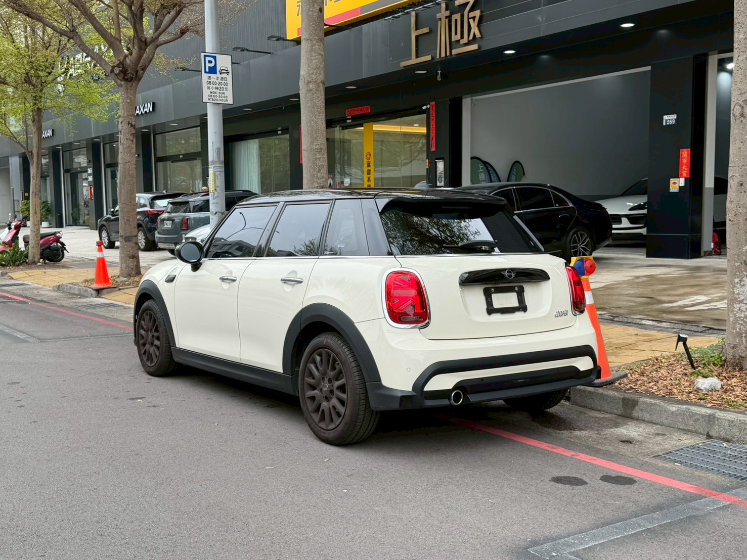 實車實價 F55 Mini Hatch 5D Cooper 保固 上極汽車  第2張相片