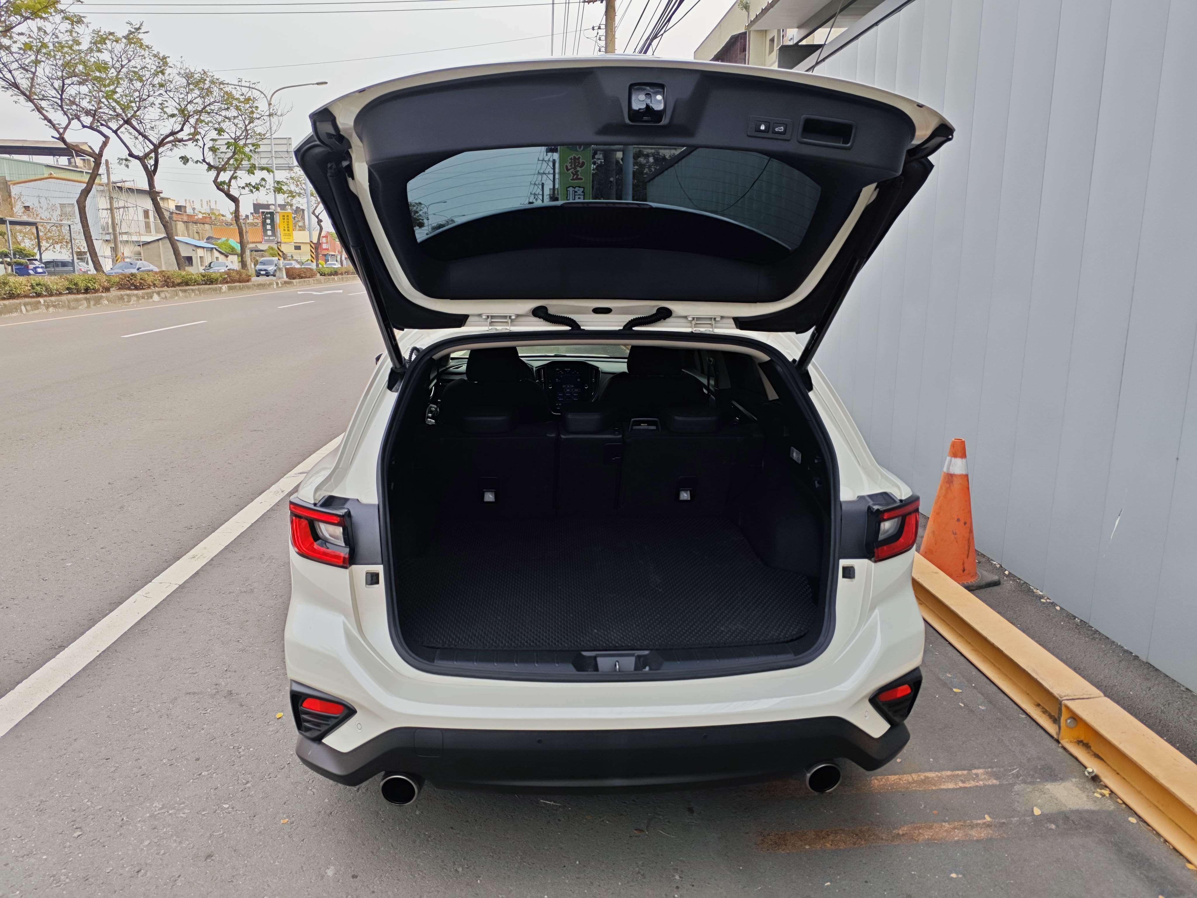 實車實價 WRX Wagon tS 2.4 EyeSight 上極汽車  第5張相片