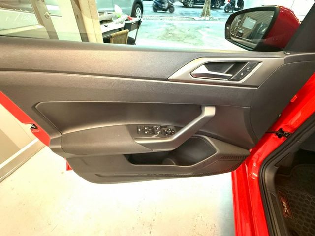 全車原鈑件.實跑2萬多公里.ACC跟車.倒車影像.可全額貸款.強力過件  第17張相片