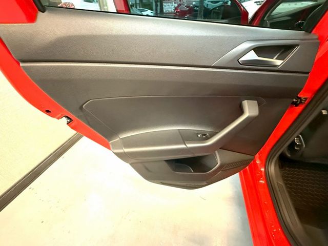 全車原鈑件.實跑2萬多公里.ACC跟車.倒車影像.可全額貸款.強力過件  第18張相片