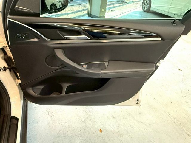 原鈑件.5AT跟車.盲點.車道偏移.導航.總代理.可全額貸款.強力過件  第19張相片