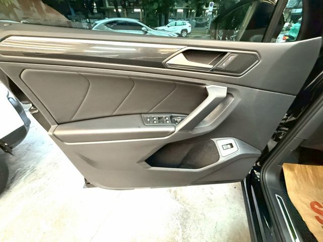 全車原鈑件.ACC跟車.車道偏移.盲點.環景.電尾門.4WD.可全額貸款.強力過件  第17張相片