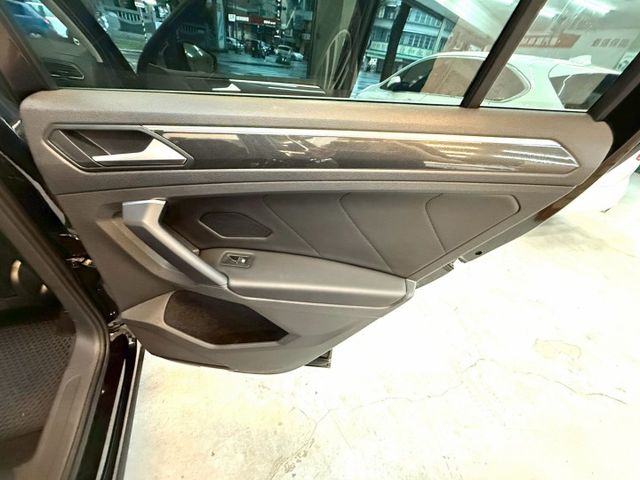 全車原鈑件.ACC跟車.車道偏移.盲點.環景.電尾門.4WD.可全額貸款.強力過件  第19張相片