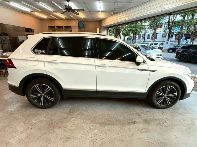 一手車.實跑6萬多公里.全車原鈑件.里程保證.第三方認證.可全額貸款.強力過件  第8張相片