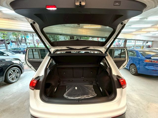 一手車.實跑6萬多公里.全車原鈑件.里程保證.第三方認證.可全額貸款.強力過件  第9張相片