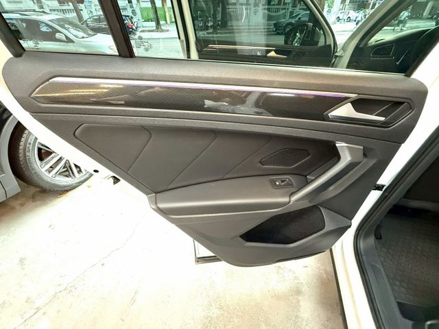 一手車.實跑6萬多公里.全車原鈑件.里程保證.第三方認證.可全額貸款.強力過件  第18張相片