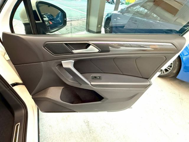 一手車.實跑6萬多公里.全車原鈑件.里程保證.第三方認證.可全額貸款.強力過件  第19張相片