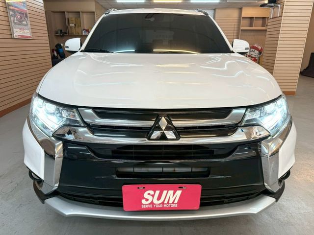 正7人座.原鈑件.實跑7萬多.第三方認證ACC跟車.盲點.導航可全額貸款.強力過件  第2張相片