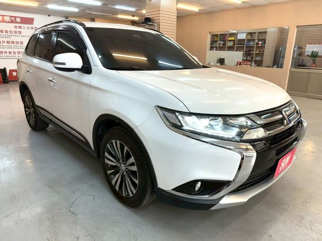 正7人座.原鈑件.實跑7萬多.第三方認證ACC跟車.盲點.導航可全額貸款.強力過件  第3張相片