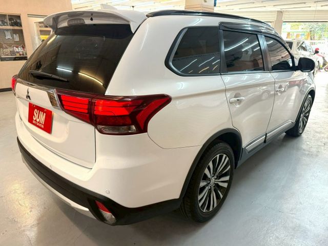 正7人座.原鈑件.實跑7萬多.第三方認證ACC跟車.盲點.導航可全額貸款.強力過件  第4張相片