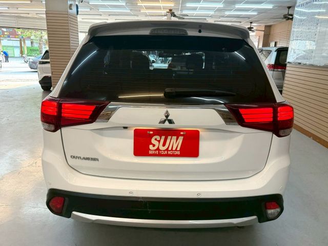 正7人座.原鈑件.實跑7萬多.第三方認證ACC跟車.盲點.導航可全額貸款.強力過件  第5張相片