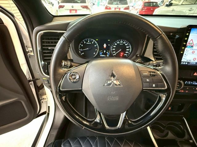 正7人座.原鈑件.實跑7萬多.第三方認證ACC跟車.盲點.導航可全額貸款.強力過件  第14張相片