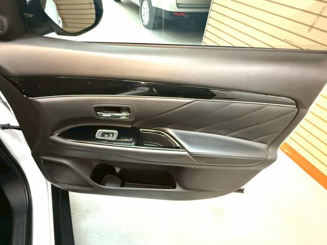 正7人座.原鈑件.實跑7萬多.第三方認證ACC跟車.盲點.導航可全額貸款.強力過件  第18張相片