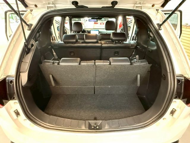 正7人座.原鈑件.實跑7萬多.第三方認證ACC跟車.盲點.導航可全額貸款.強力過件  第20張相片