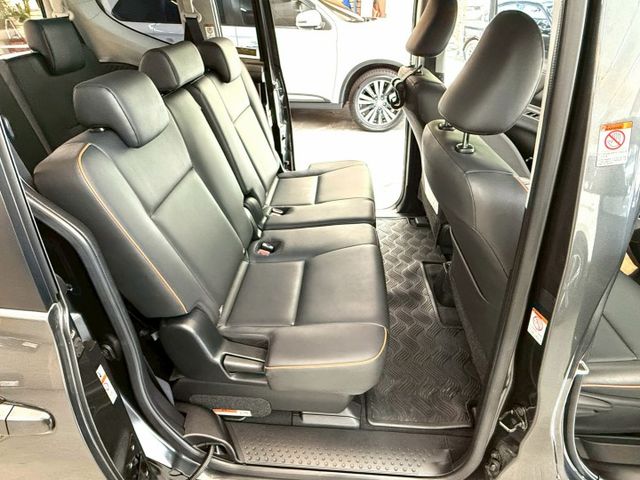 7人座.實跑3萬6公里.原鈑件.第三方認證.定速.導航.可全額貸款.強力過件  第13張相片