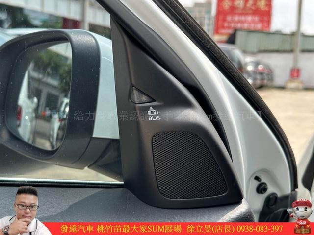 VOLVO V60 D3 柴油 2018年 2.0 白 8826  第4張相片